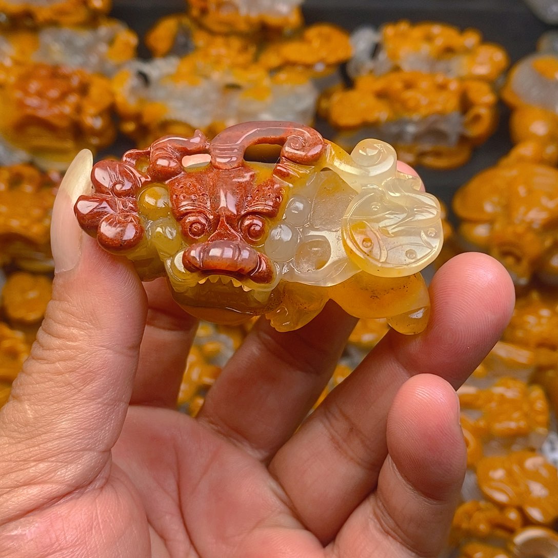 石英质玉（黄龙玉）未镶嵌颈饰