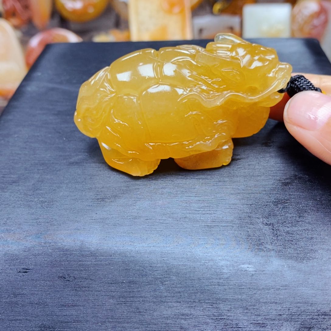 石英质玉（黄龙玉）颈饰未镶嵌