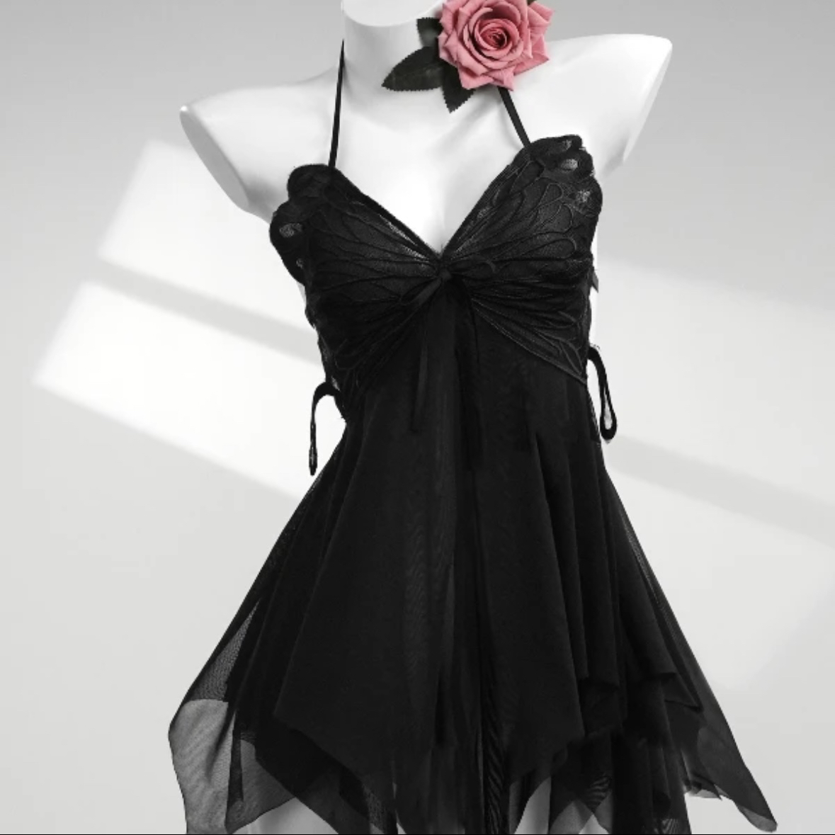 密恋【花香】80-140性感女士轻奢蕾丝蝴蝶优雅镂空吊带睡裙