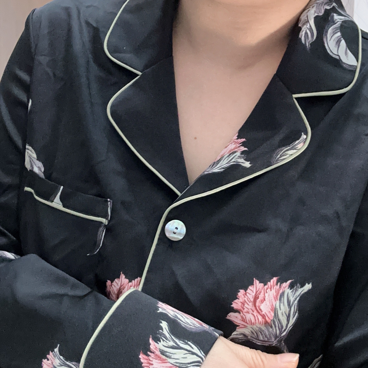 【西西】黑花时尚设计长袖长裤可外穿家居服
