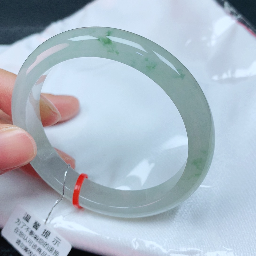 翡翠手镯未镶嵌51圈