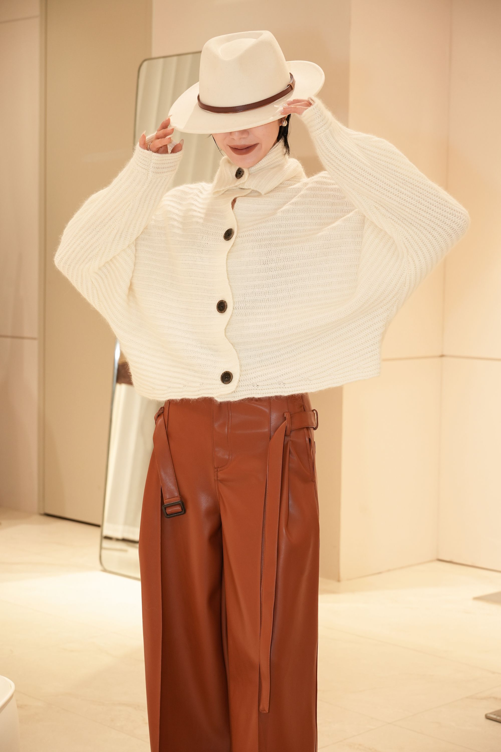 The One【贝加尔湖】浣熊绒羊绒套头毛衫慵懒艺术街感开衫N54F0413