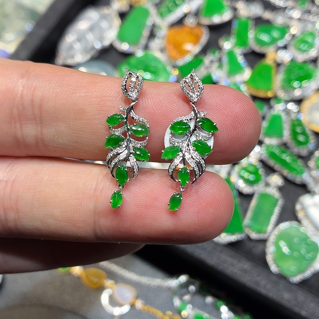 翡翠18K金镶嵌颈饰缅甸A货