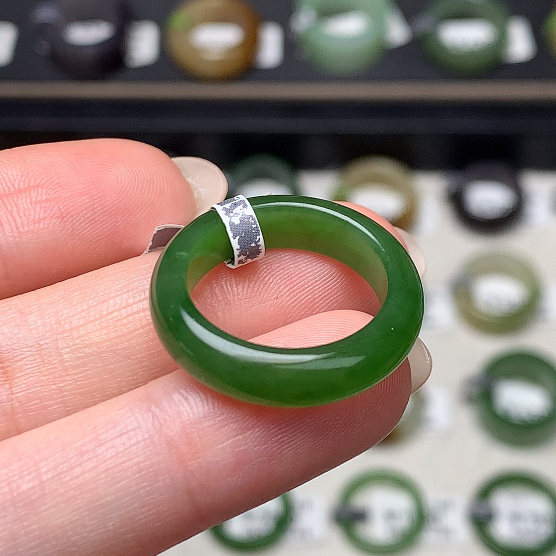 未镶嵌戒指和田玉