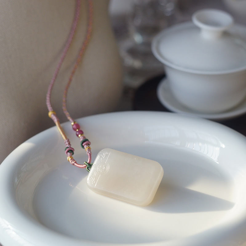 柔烟 和田玉淡藕粉无事牌吊坠手工精雕挂件