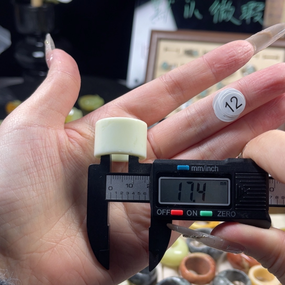 蛇纹石玉未镶嵌戒指