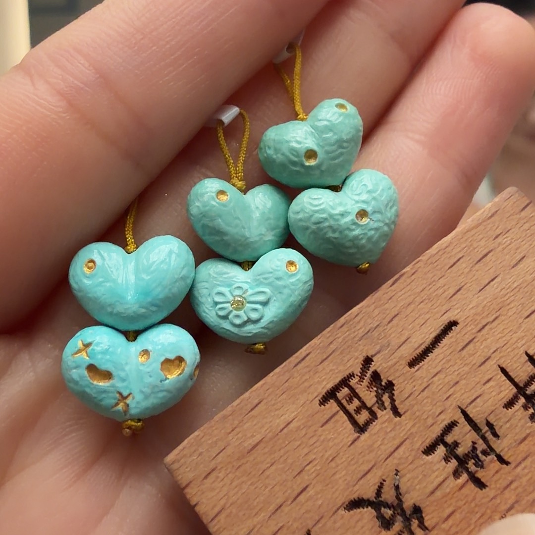 绿松石未镶嵌颈饰