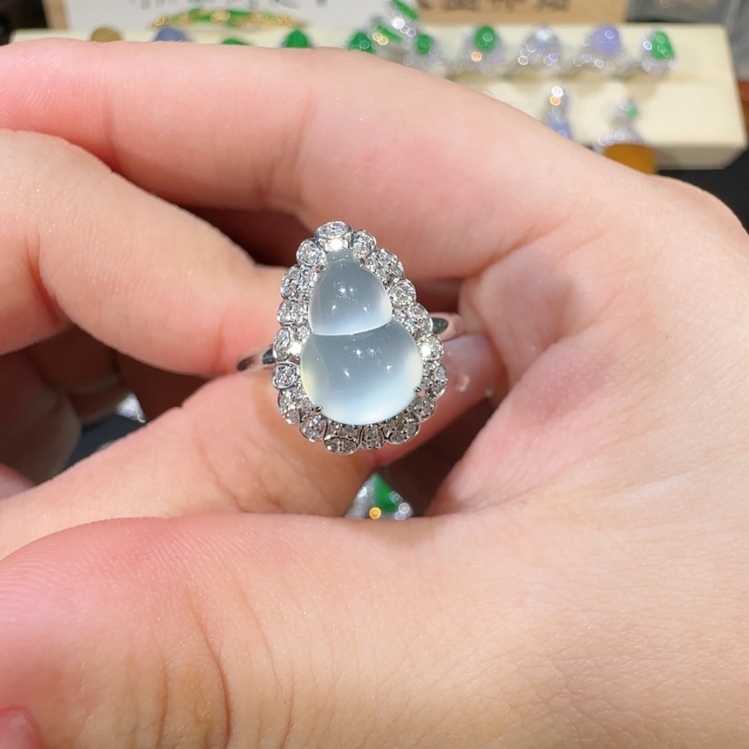 【闪购商品】18K金镶嵌戒指翡翠