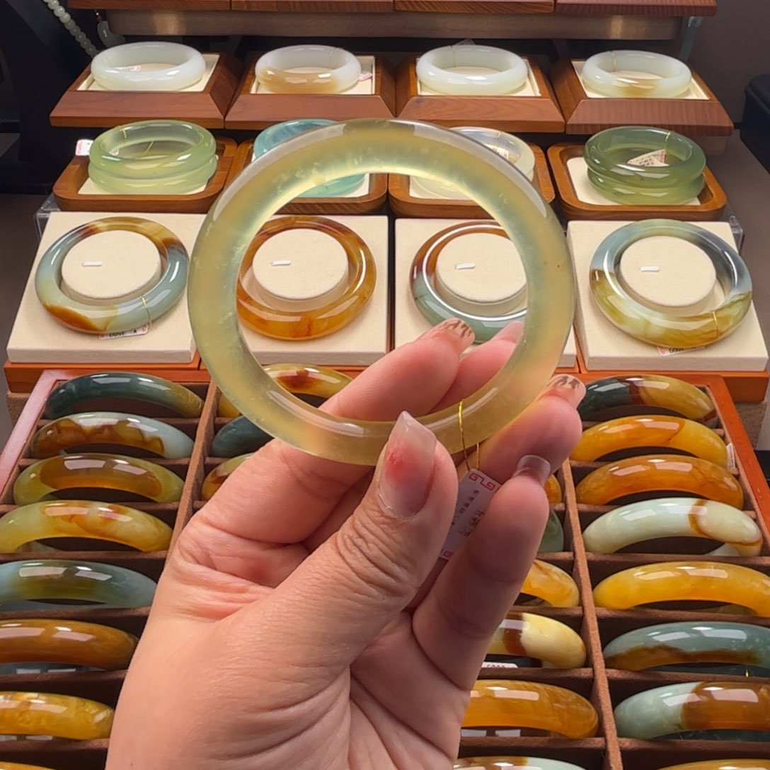 蛇纹石玉手镯未镶嵌