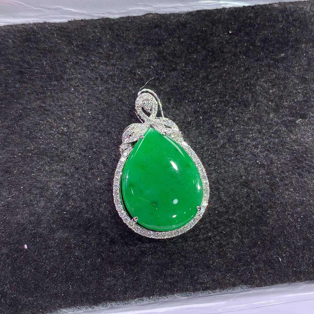 翡翠18K金镶嵌吊坠(赠链)