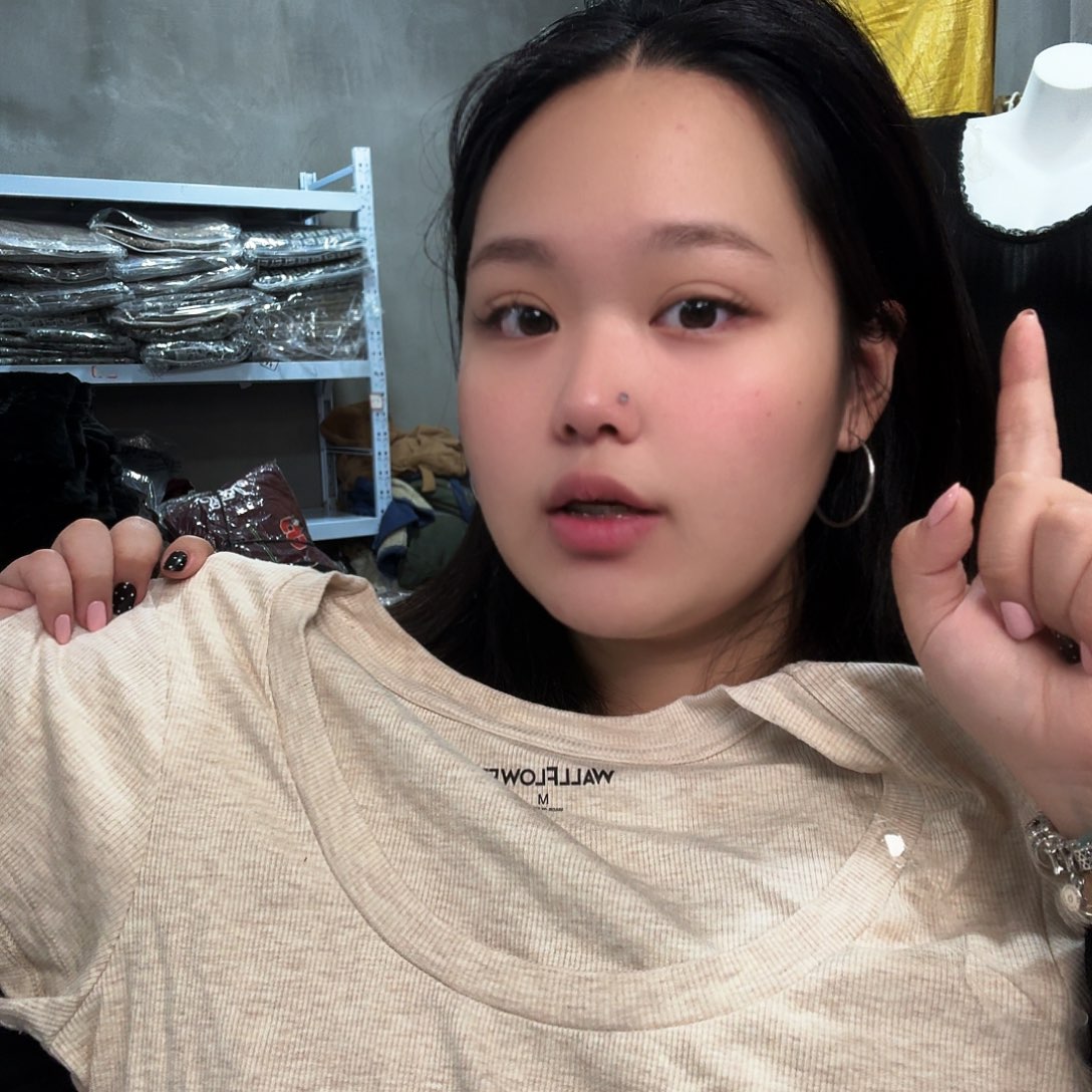 大u领米色修身短袖