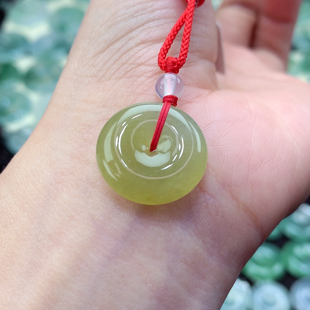 翡翠颈饰未镶嵌编号47。尺寸18.8-5.7