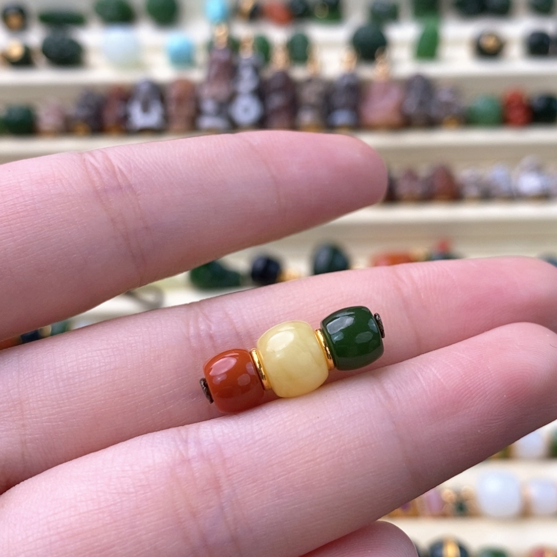 蜜蜡颈饰18K金镶嵌三连珠