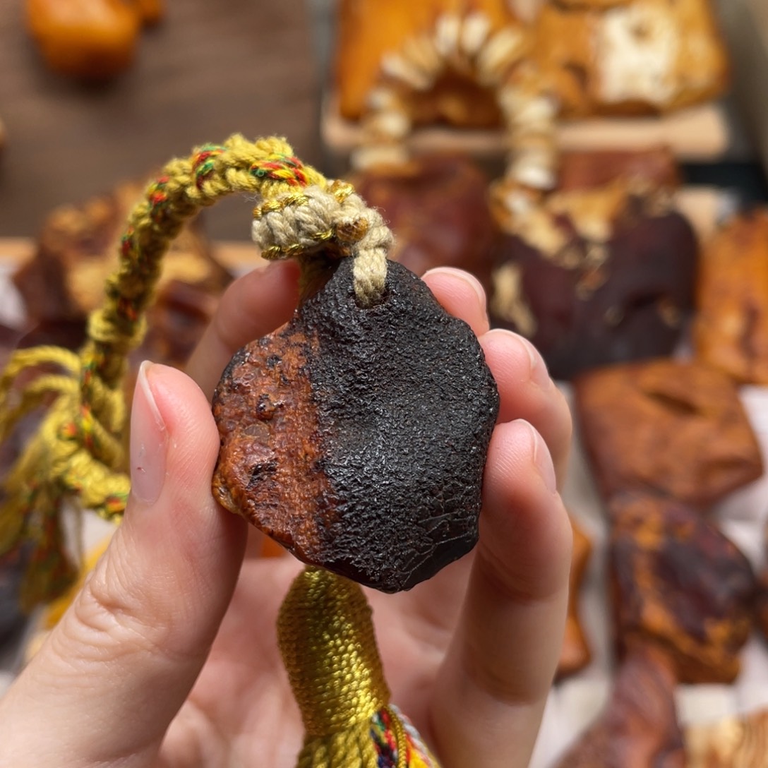 琥珀未镶嵌珠宝奇石