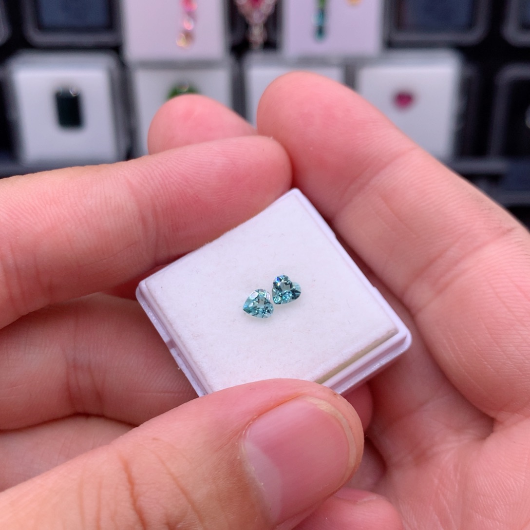 海蓝宝石裸石未镶嵌心4裸石2颗