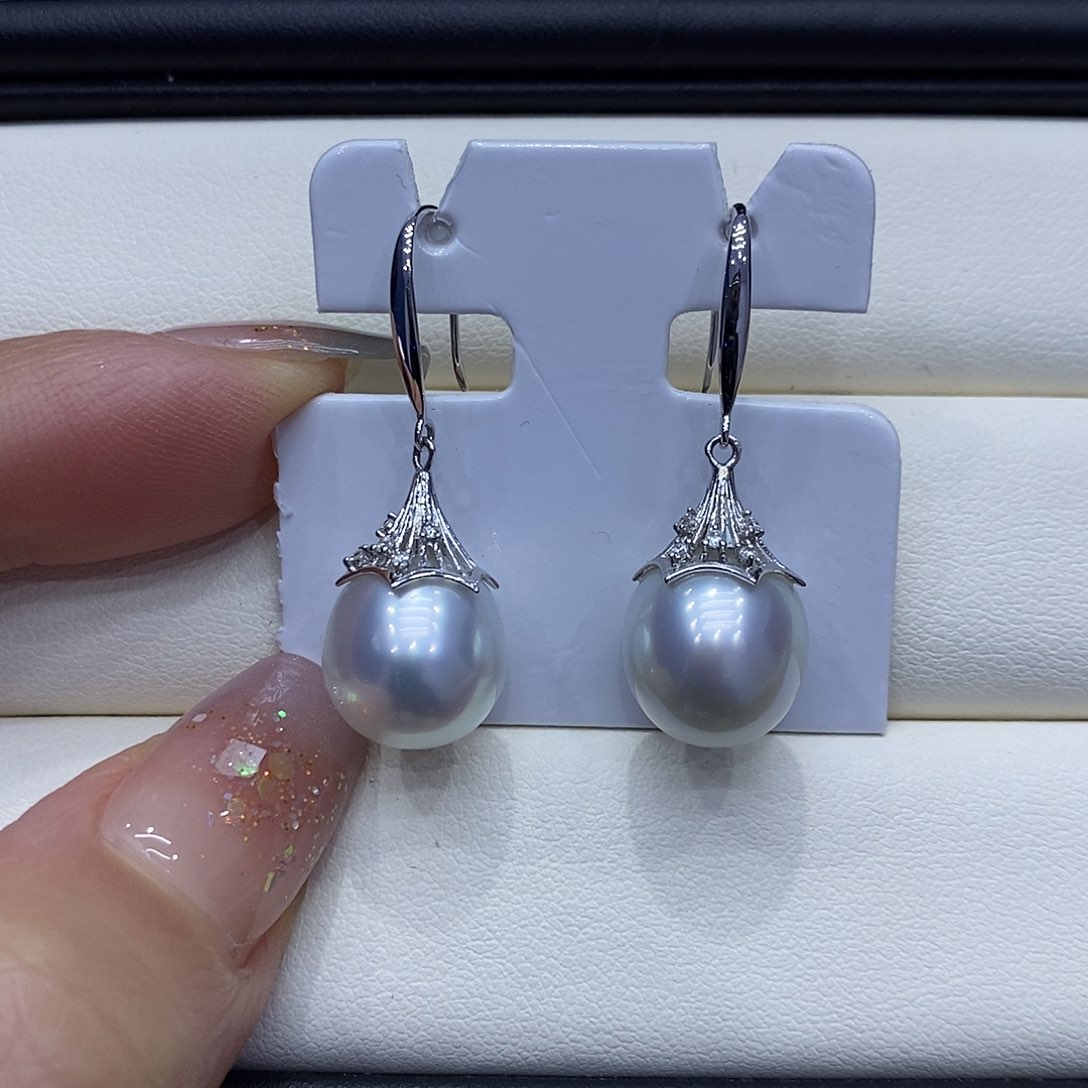 18K金镶嵌海水珍珠耳饰11到12点位