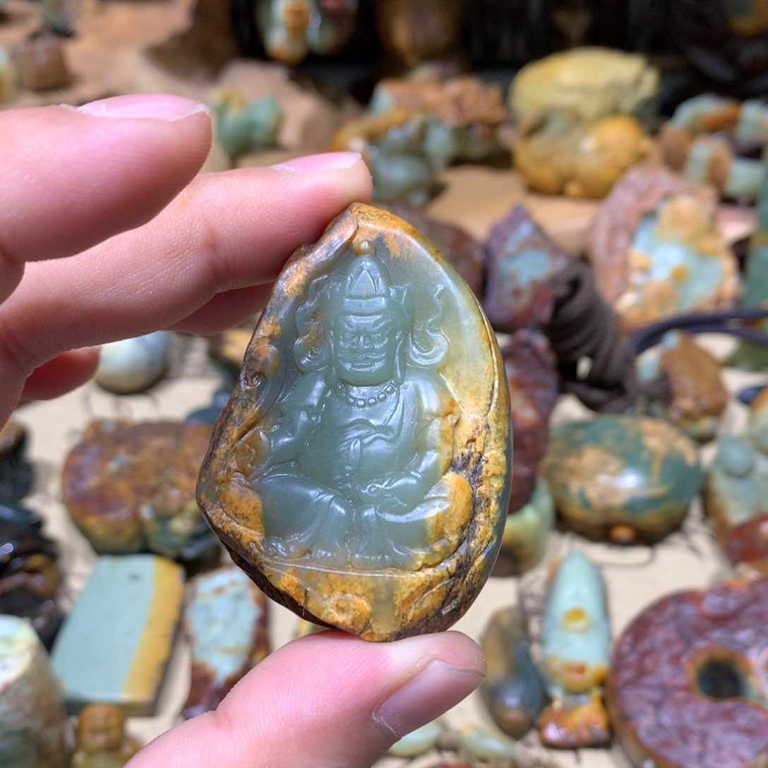 岫岩河磨玉（透闪石质玉）挂件未镶嵌万**静