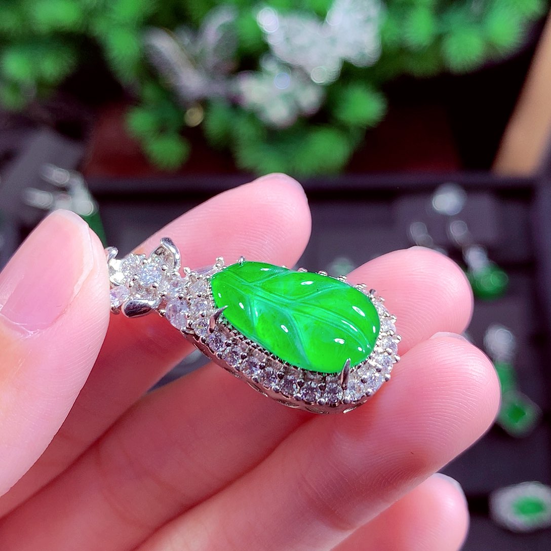 颈饰未镶嵌翡翠天然