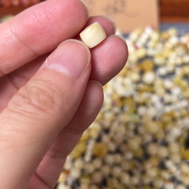 蜜蜡未镶嵌裸石8mm一个