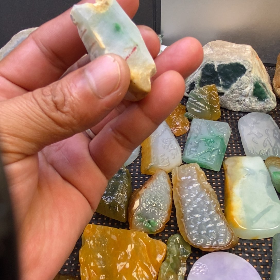 翡翠颈饰未镶嵌四****啥翡翠