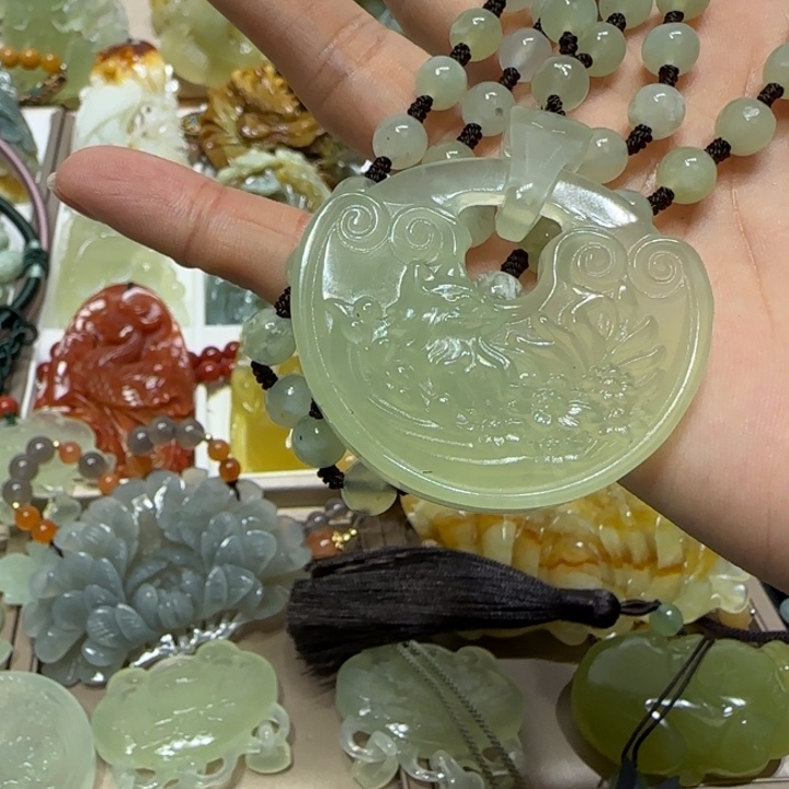 蛇纹石玉吊坠未镶嵌心***香