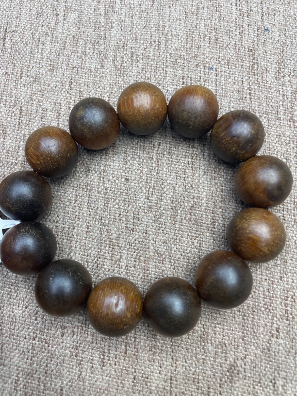 沉香木串文玩老料 115号