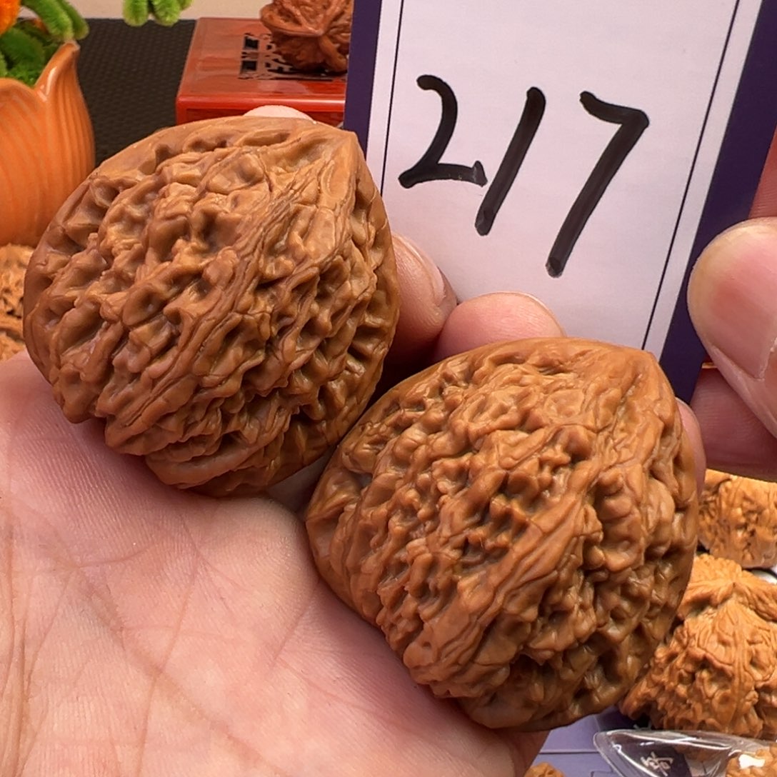 文玩核桃把件虎头王41尺寸217号