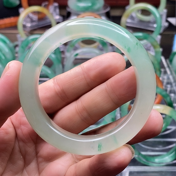 石英质玉手镯未镶嵌