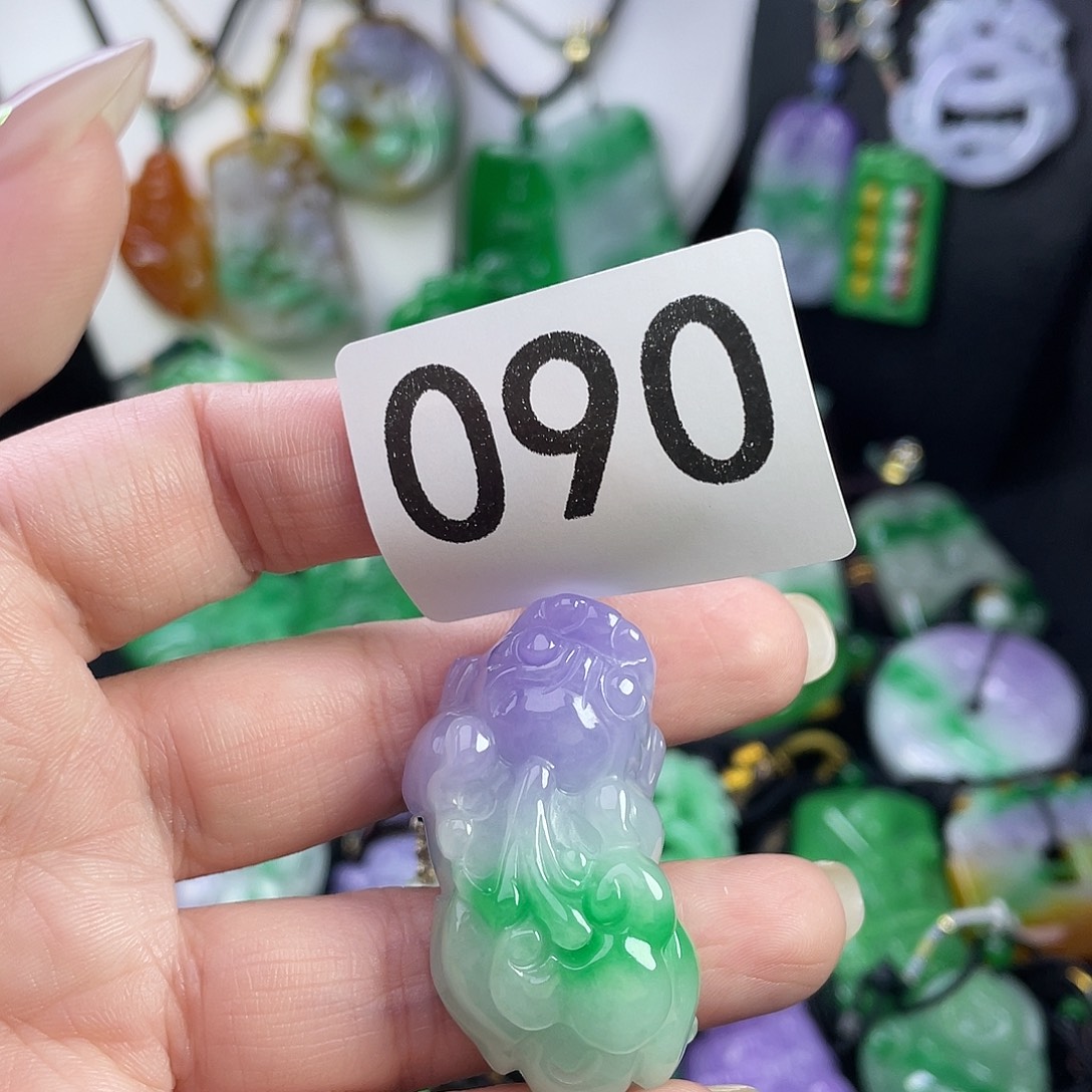 翡翠未镶嵌吊坠(赠链)