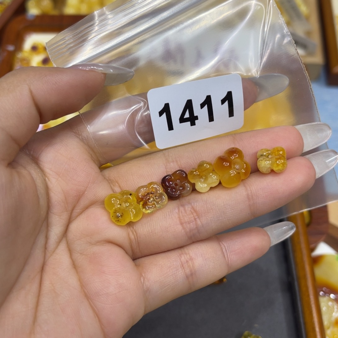 琥珀珠宝奇石未镶嵌