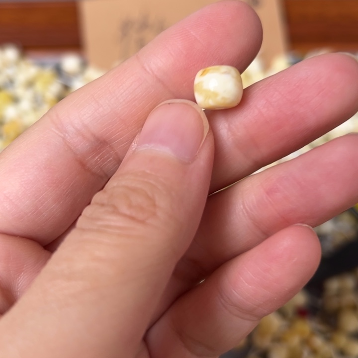 蜜蜡未镶嵌裸石9mm一个