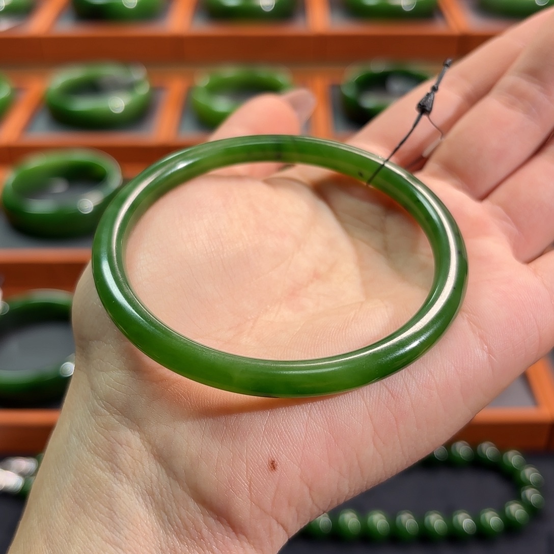 和田玉（碧玉）未镶嵌手镯冰底辣阳绿美人条6061