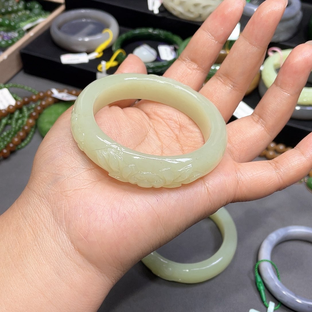 和田玉手镯58圈口54未镶嵌