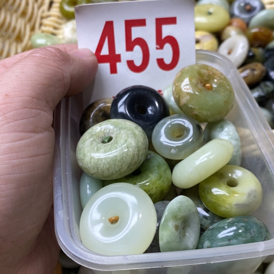 蛇纹石玉挂坠未镶嵌
