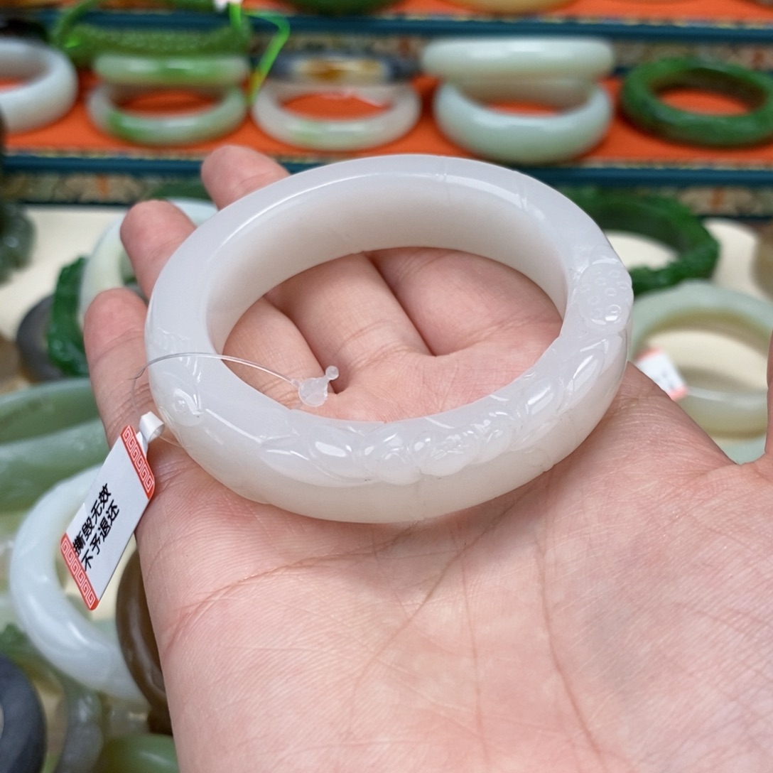 和田玉手镯未镶嵌C*C