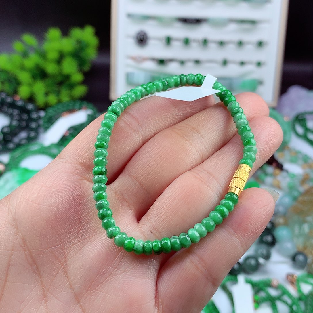 翡翠颈饰未镶嵌手串