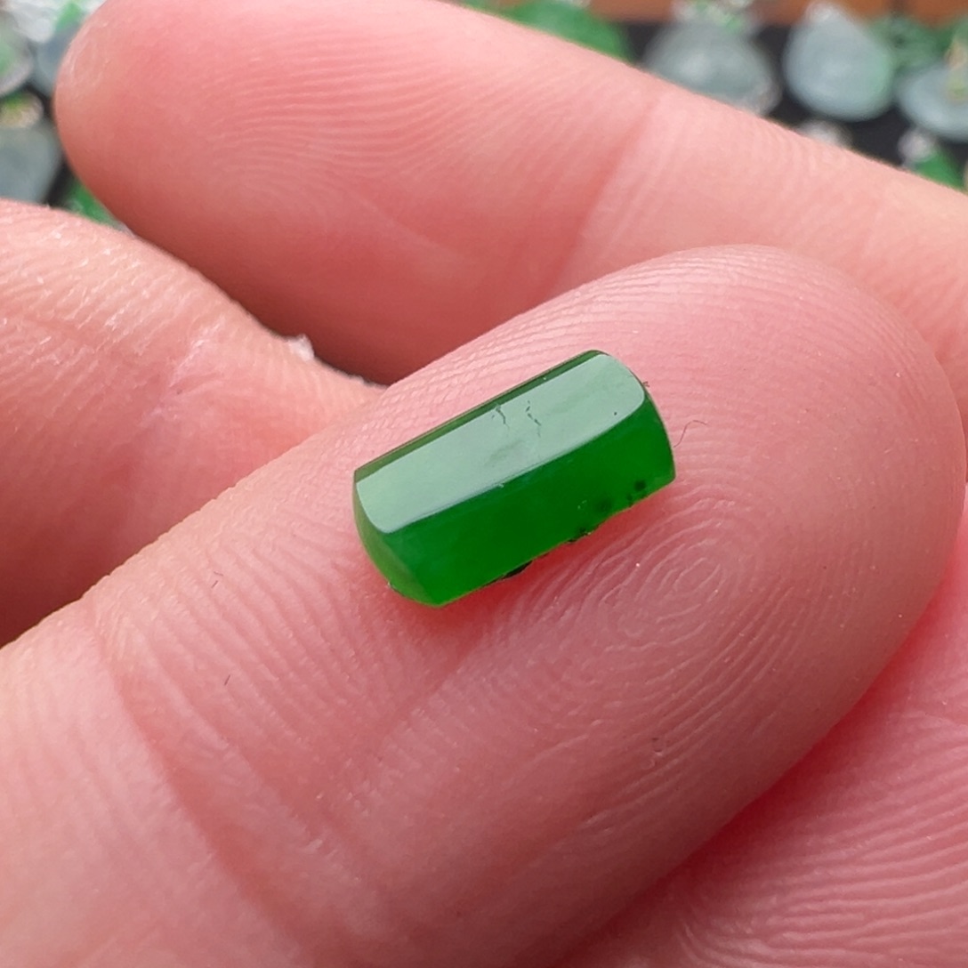 翡翠颈饰未镶嵌马鞍7.9