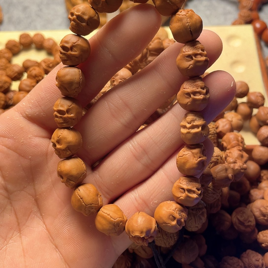 龙纹桃核雕刻5骷髅头