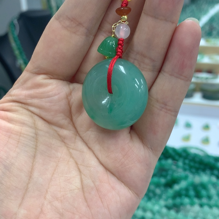 石英质玉合金颈饰