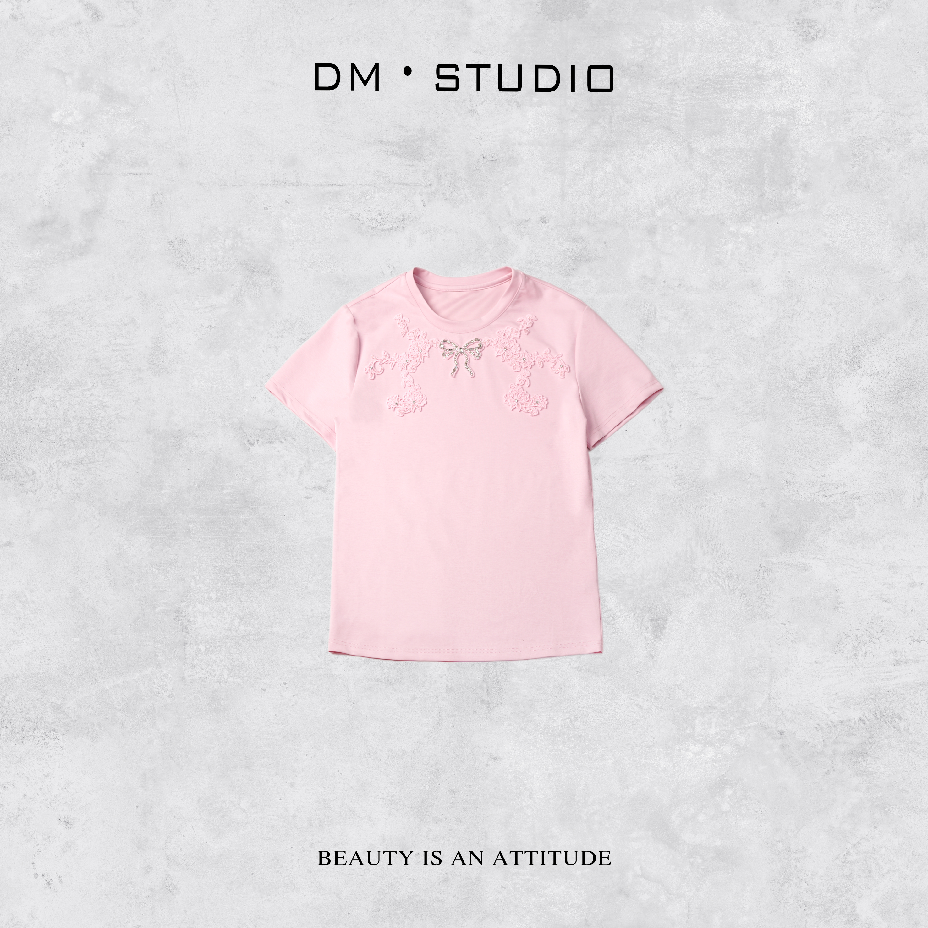 DEDM-DM•STUDIO/减龄气质极简绣花蝴蝶结圆领短袖上衣T恤（25T172）