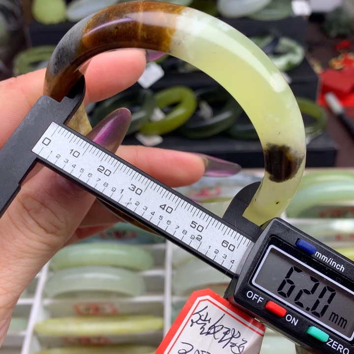 蛇纹石玉手镯未镶嵌484