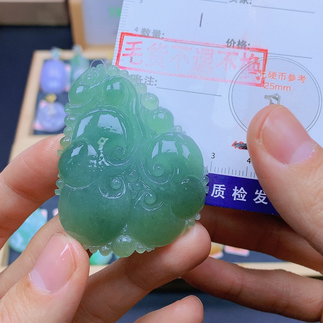 翡翠未镶嵌颈饰翡翠