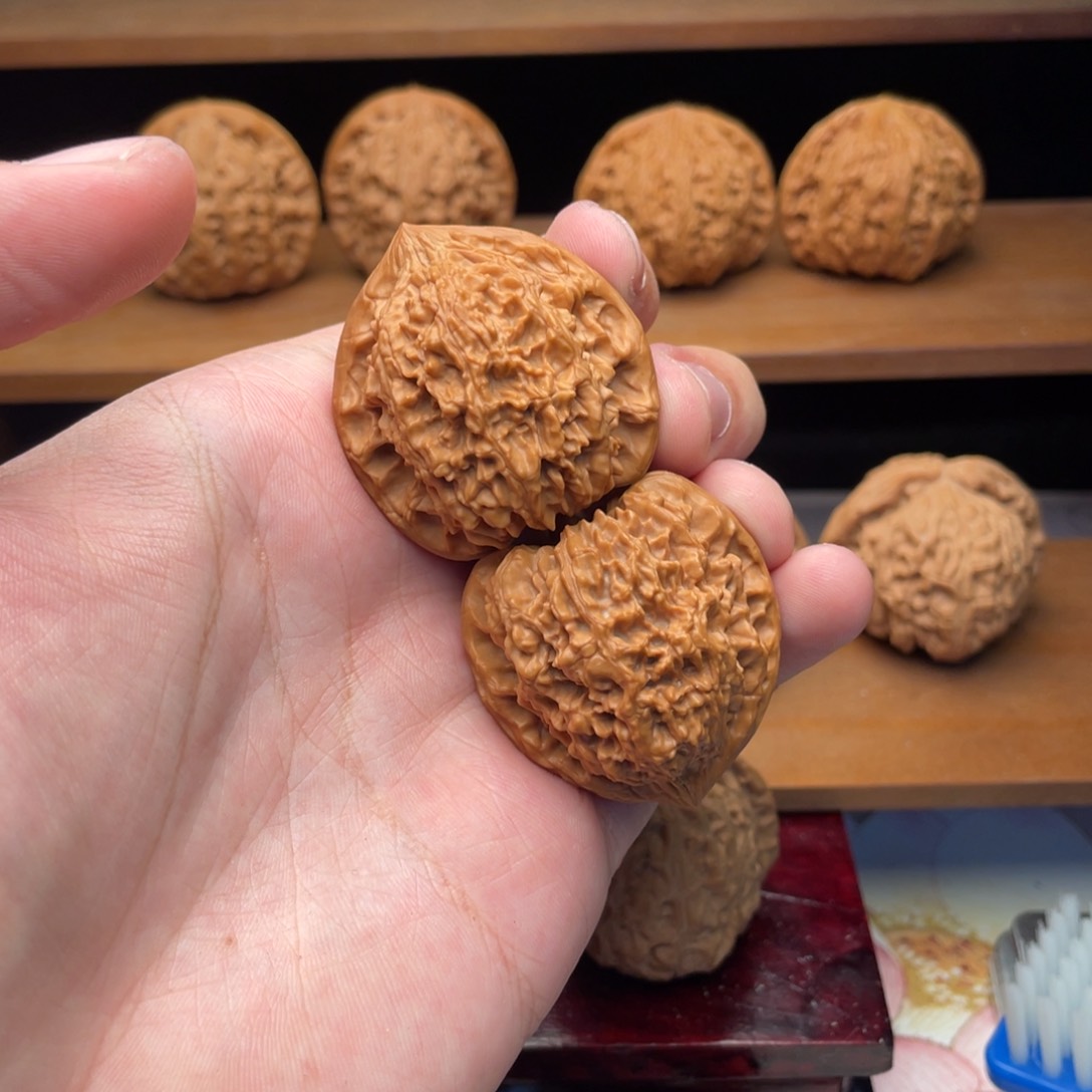 文玩核桃把件38原装红皮满天星40克