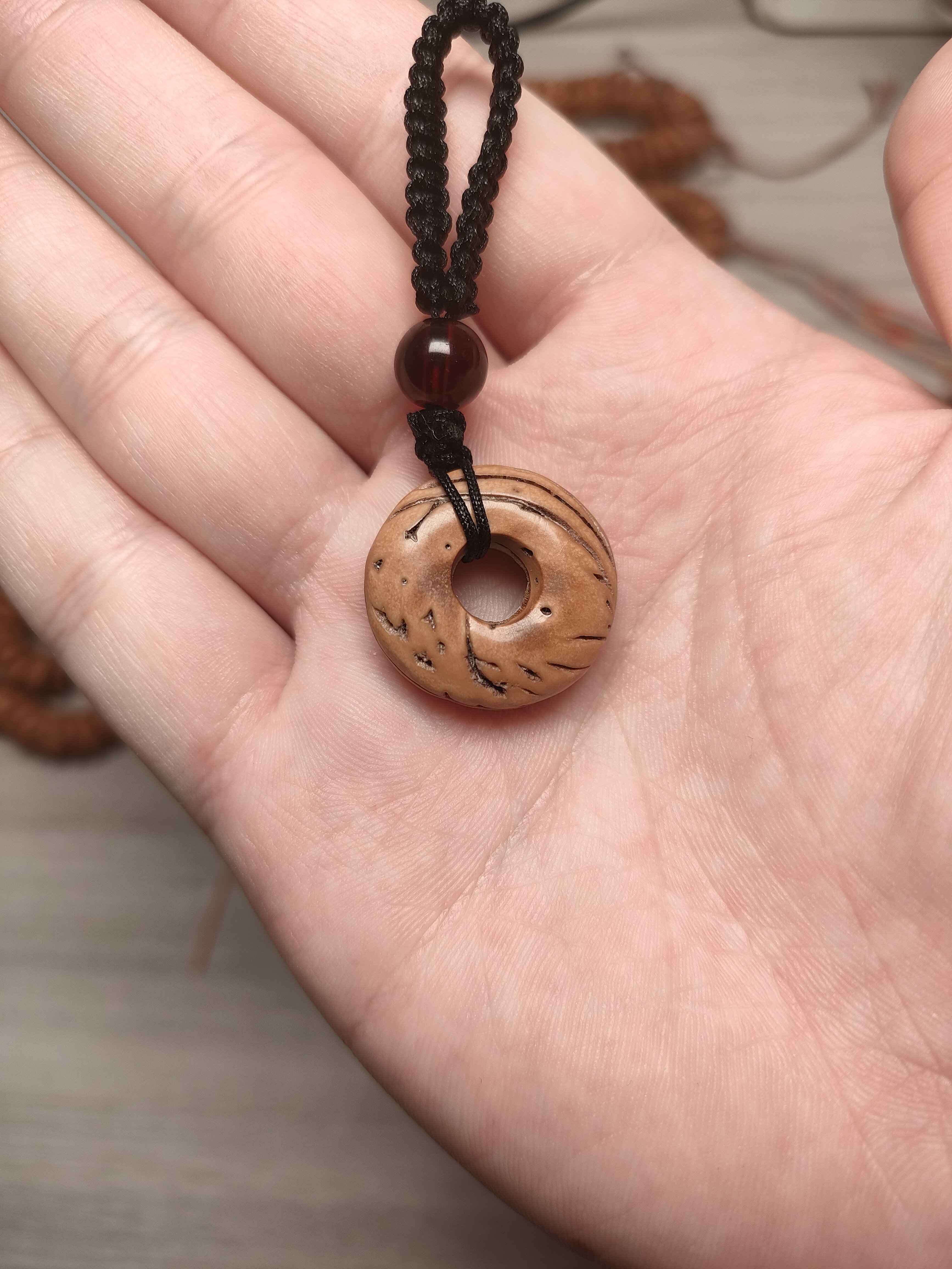 纯手工雕刻桃核平安扣