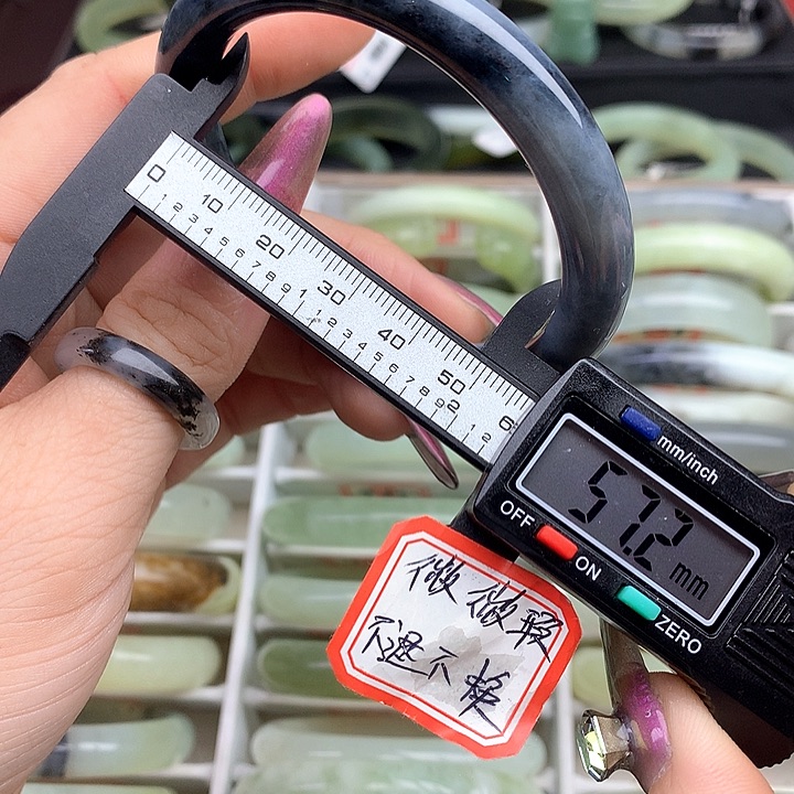 蛇纹石玉手镯未镶嵌502