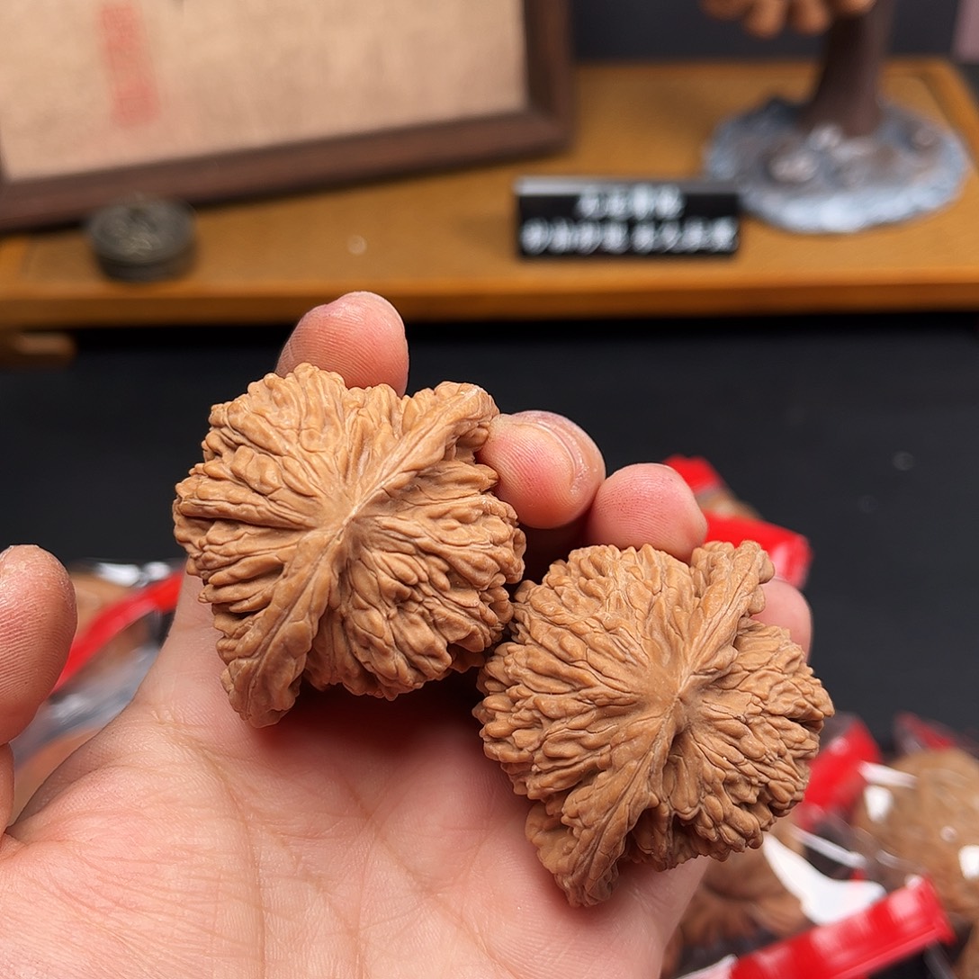 茕***兔文玩核桃吊坠四座楼168