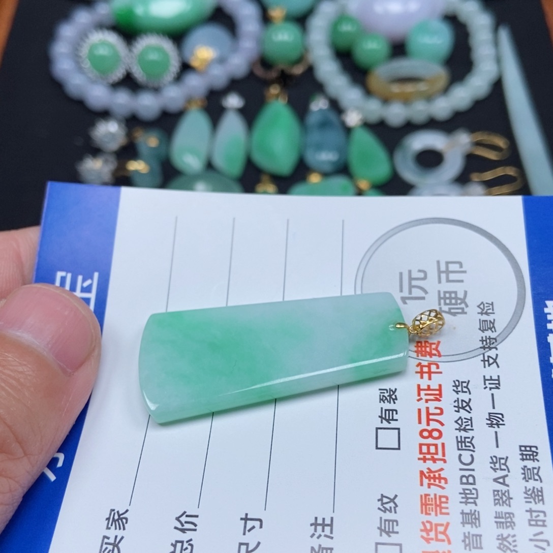翡翠未镶嵌颈饰无氏牌