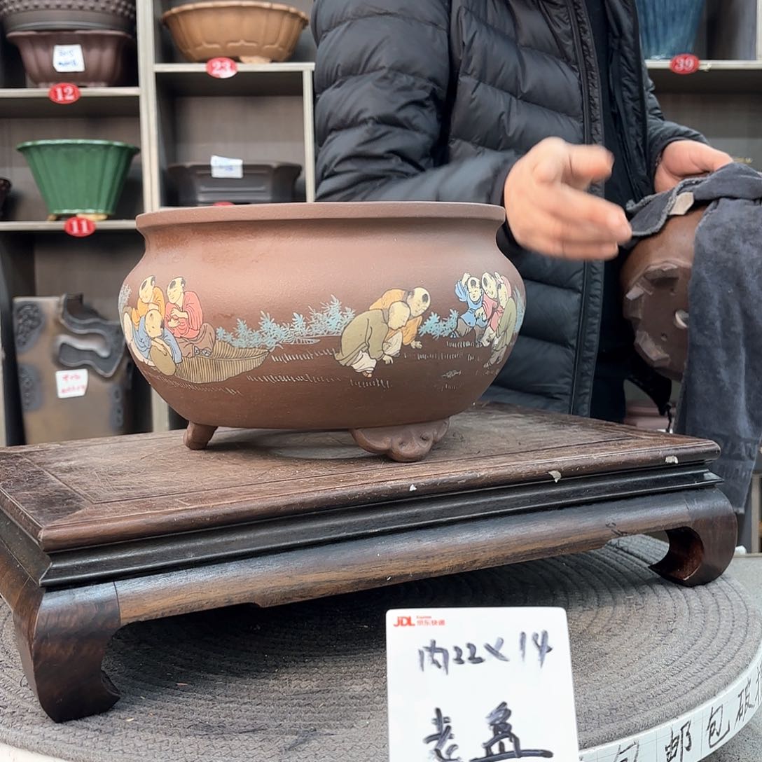 紫砂花盆泊*紫砂的颜色很漂亮