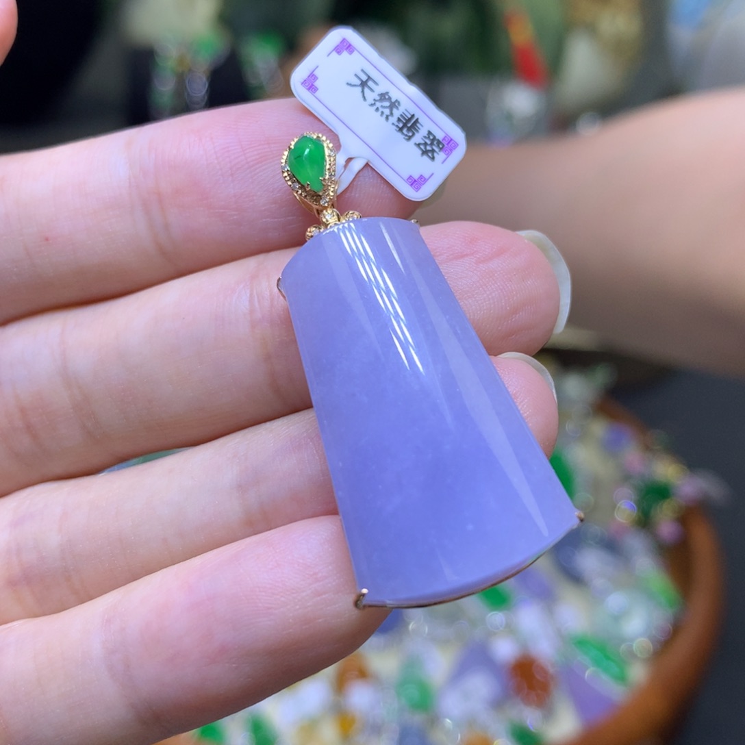 颈饰18K金镶嵌翡翠