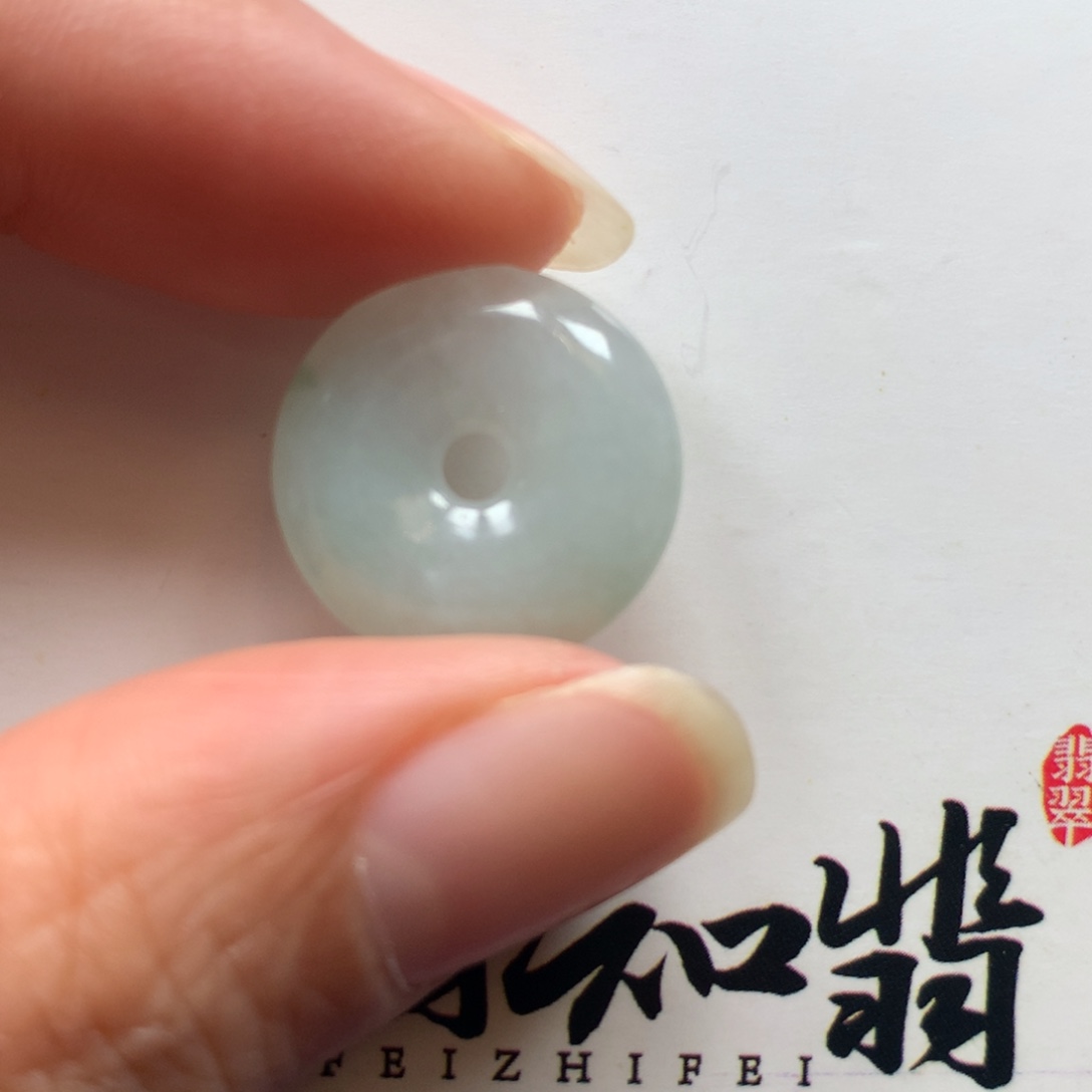 翡翠颈饰未镶嵌平安扣